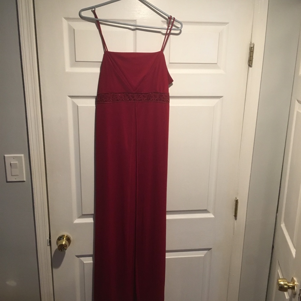Elegant long sleeveless dress with sheer shawl